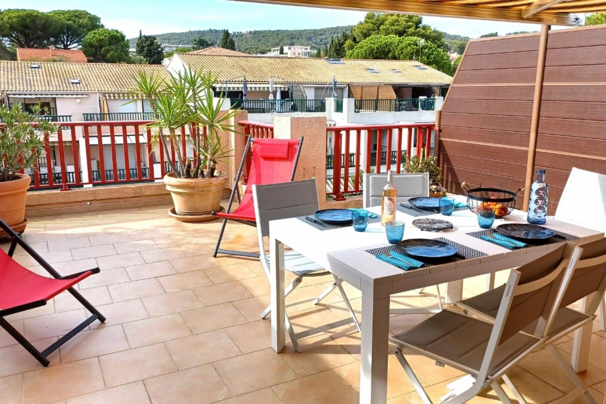With Pool - Near The Apartment Bandol